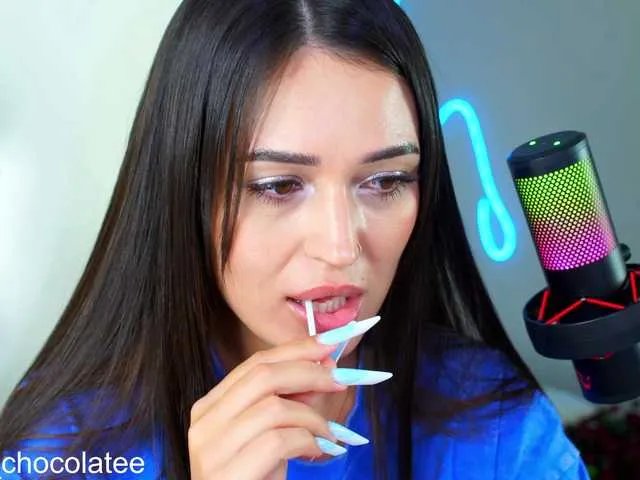 Offline Adel-chocolatee on BongaCams