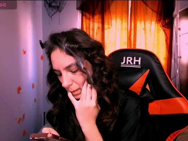 Offline bellaqueen0701 on BongaCams