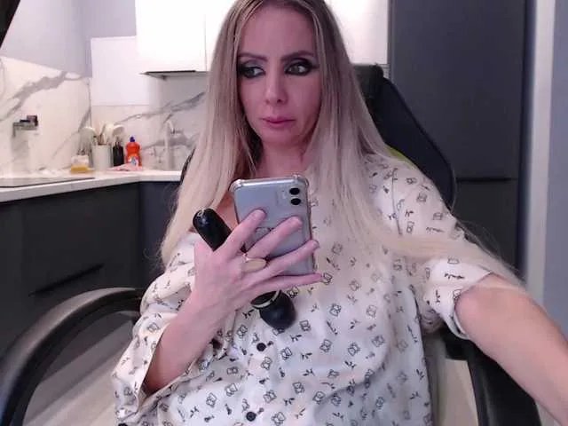 Offline blondalina on BongaCams