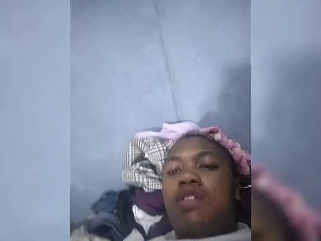 Offline Candis69 on BongaCams