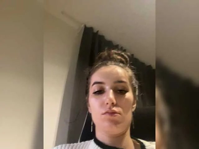 Freechat DaryaStars on BongaCams