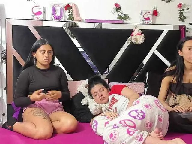 Offline Dreamgirlss on BongaCams