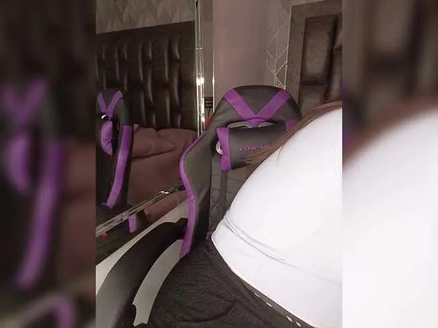 Offline EinnyMure on BongaCams