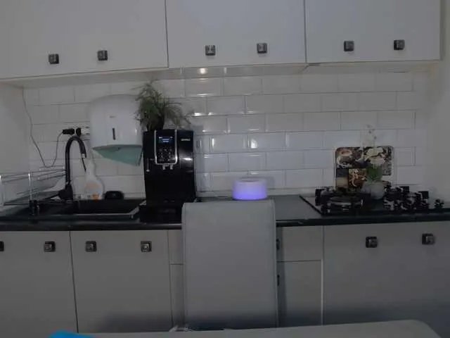 EllaSwan on BongaCams 