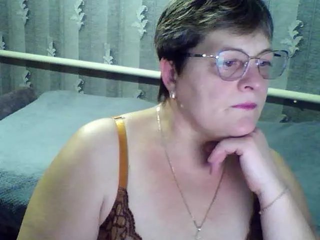 Offline ElzaJewel on BongaCams