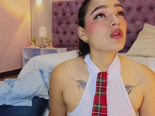 Offline Emily-Foxyy on BongaCams