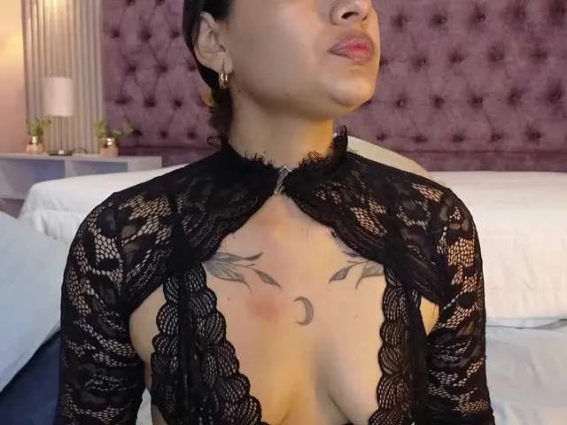 Offline Emily-Foxyy on BongaCams