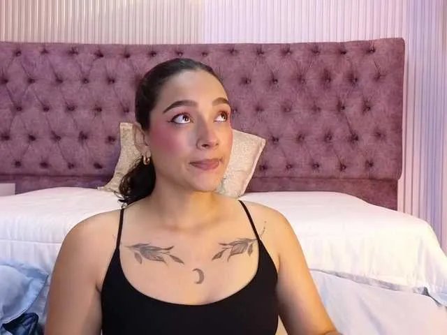 Offline Emily-Foxyy on BongaCams