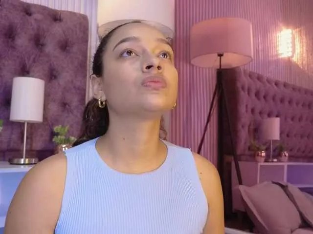 Offline Emily-Foxyy on BongaCams