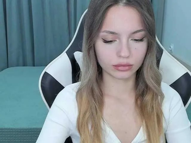 Offline EmilySkout on BongaCams