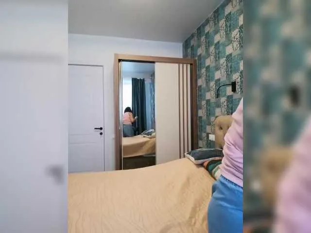 Offline Find-me2 on BongaCams