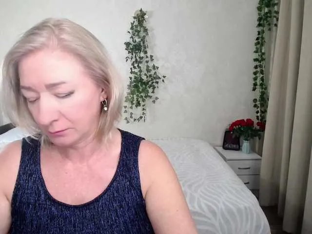 Offline hunters-woman on BongaCams