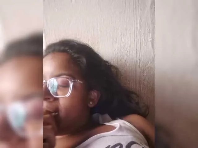 Offline IndianBeaut on BongaCams