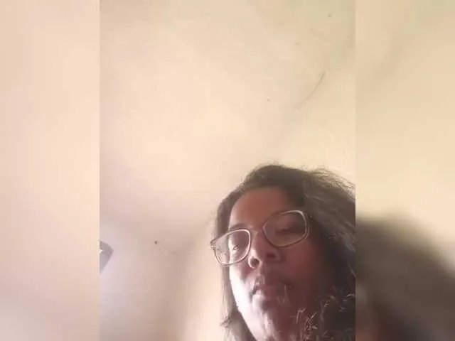 Offline IndianBeaut on BongaCams