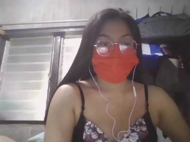 Freechat Introvertshytype2011 on BongaCams