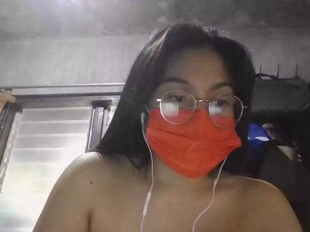 Freechat Introvertshytype2011 on BongaCams