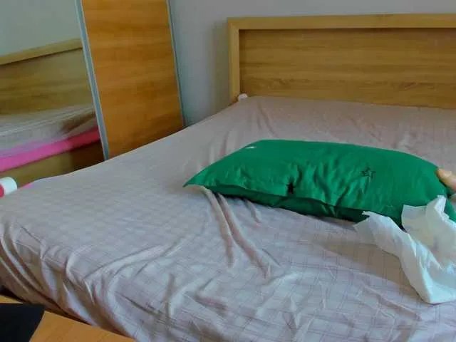 Offline JessicaHampton on BongaCams