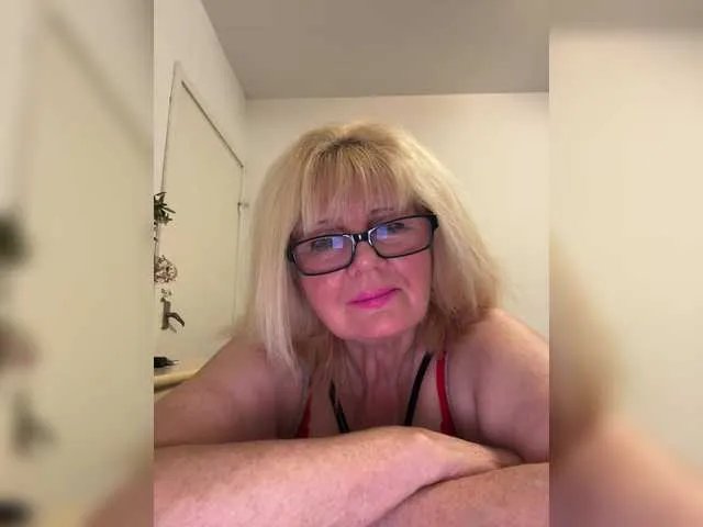 Offline KASANDRABOLOSHKA on BongaCams