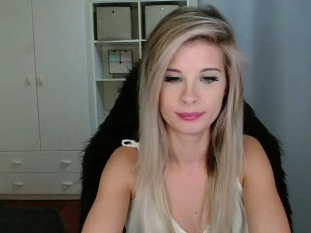 Offline KristineNatural on BongaCams