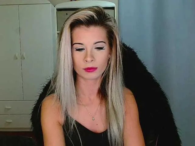 Offline KristineNatural on BongaCams