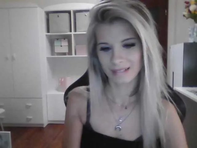 Offline KristineNatural on BongaCams