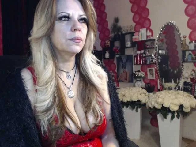Offline LadyVelvet on BongaCams