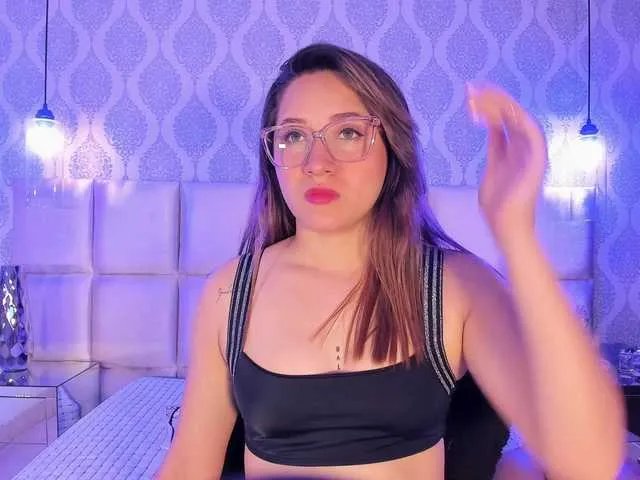 Offline LeiahBlonde on BongaCams