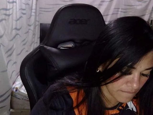 Offline Letty33 on BongaCams