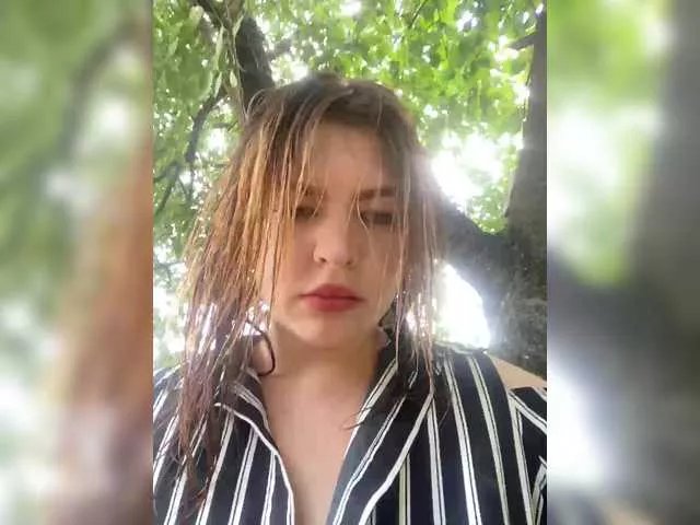 Offline Lilian00666a on BongaCams