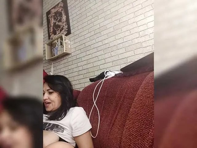 Offline Lina-a-13 on BongaCams