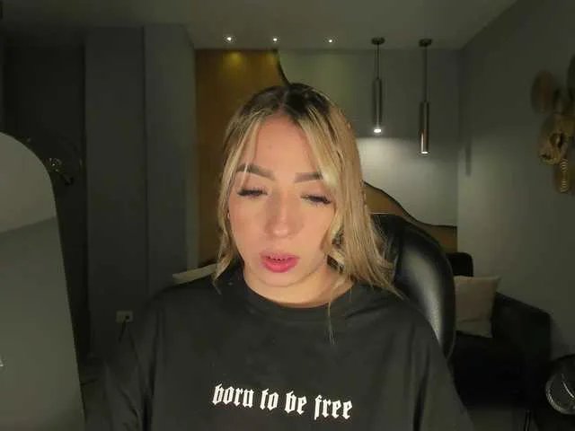 Offline LizzCooper on BongaCams
