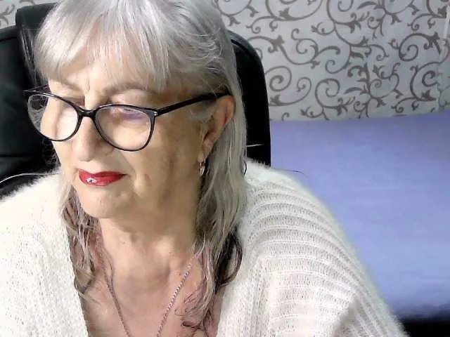 Freechat LolkaAlyss on BongaCams