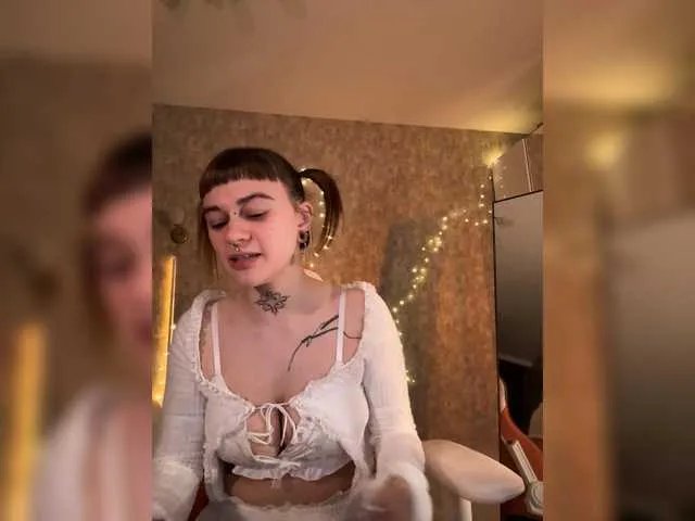 Offline LolyMolly on BongaCams