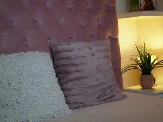 Offline MaiaMini on BongaCams