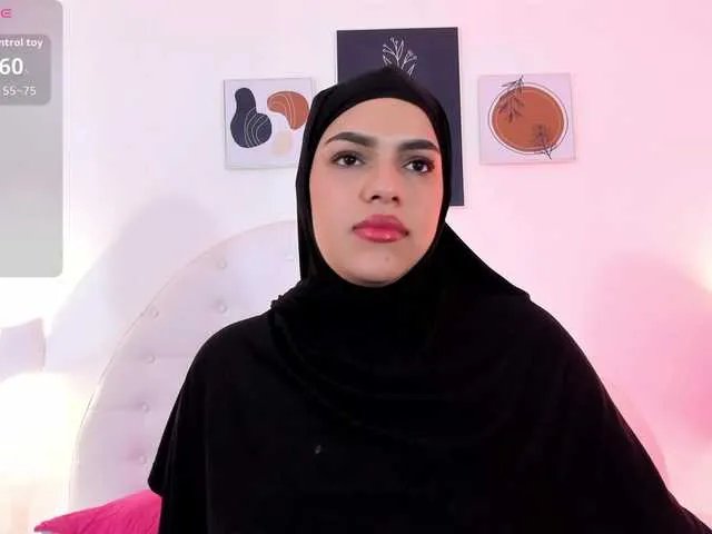 Offline mhia-paris on BongaCams