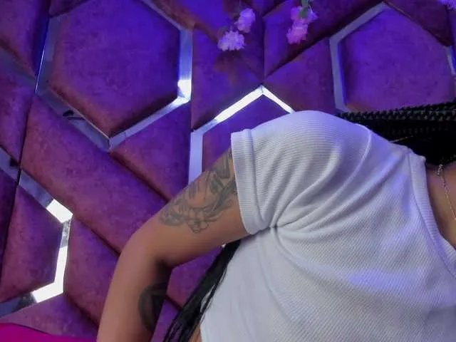 Freechat millyprint on BongaCams