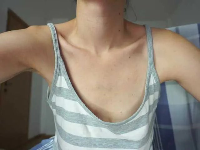 Offline Miss-Bia on BongaCams