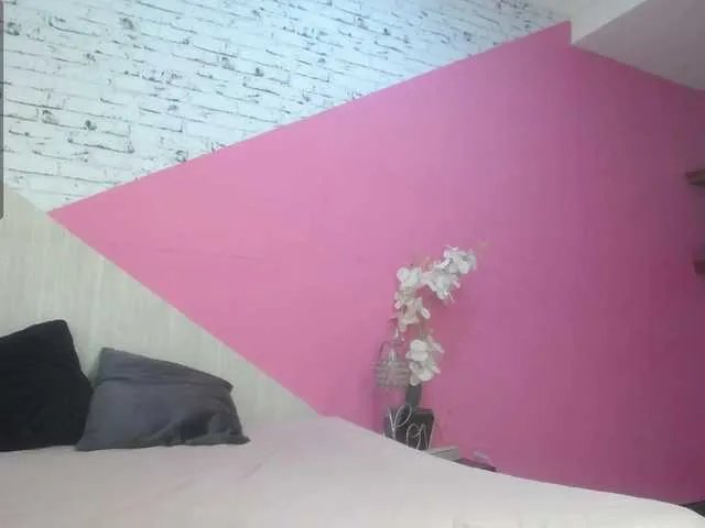 Offline misshoney1 on BongaCams