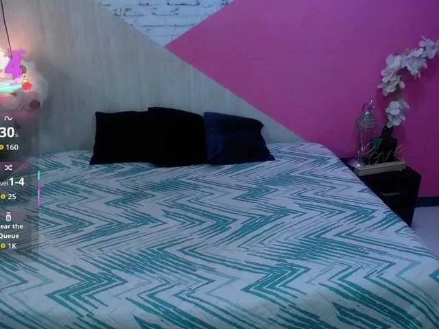 Offline misshoney1 on BongaCams