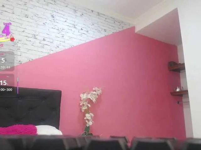 Offline misshoney1 on BongaCams