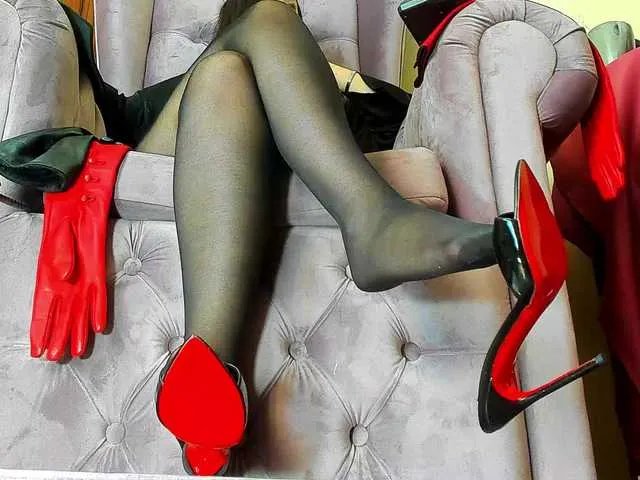 Offline MistressLilla on BongaCams