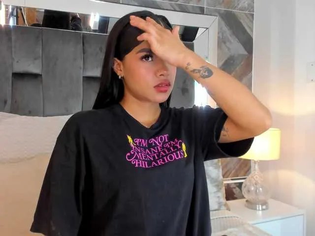 Offline NaylaGrey on BongaCams