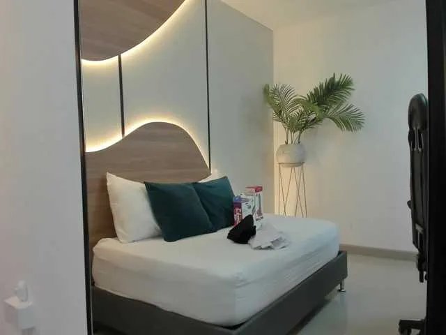 Offline norah-777 on BongaCams