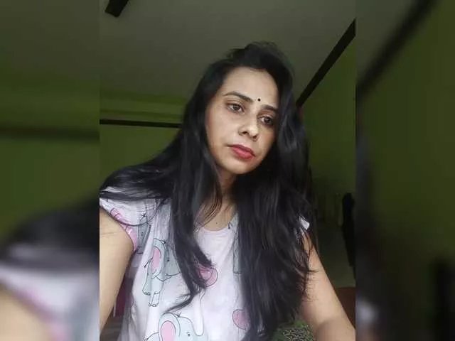 Offline Pakhi on BongaCams