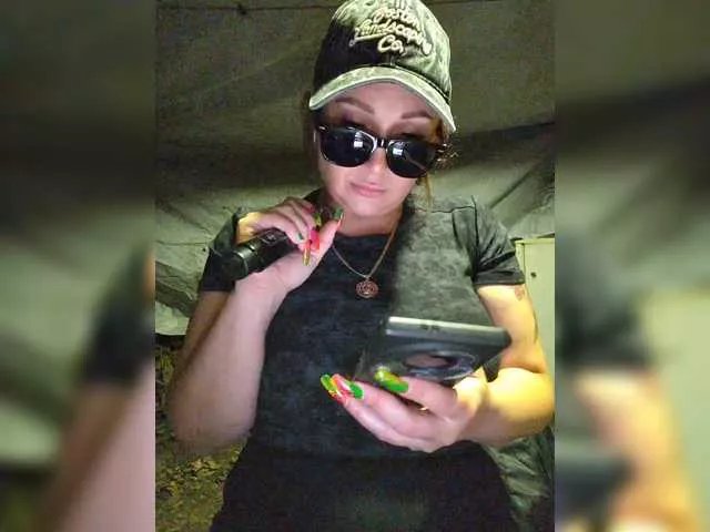 Offline Pishechka2 on BongaCams