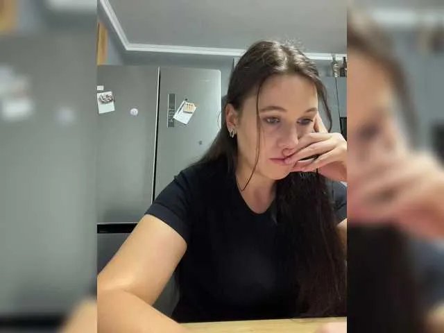 Offline Potifays on BongaCams