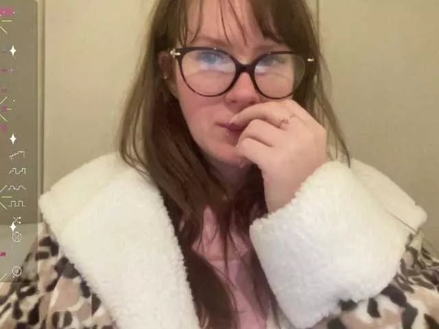 Offline REDHEADROSIE on BongaCams