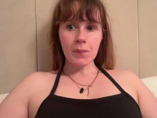 Offline REDHEADROSIE on BongaCams