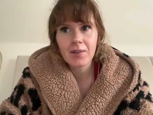 Offline REDHEADROSIE on BongaCams