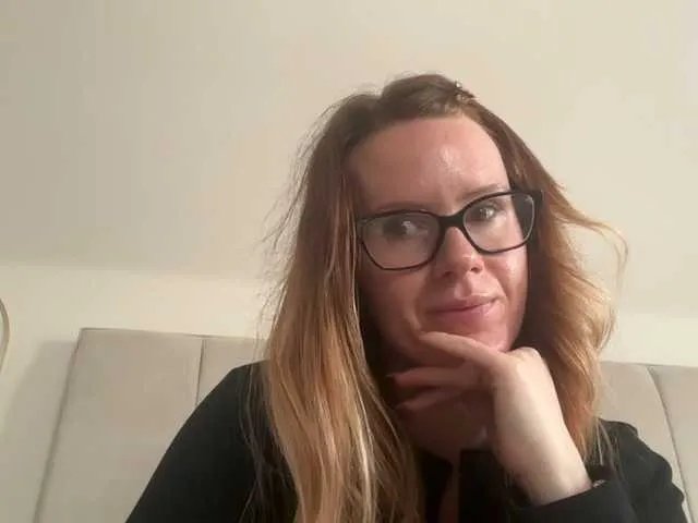 Offline REDHEADROSIE on BongaCams